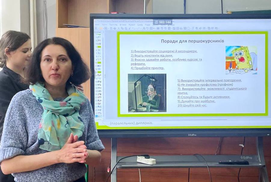 Федорів І. О. налаштовує клас на плідну працю.jpg